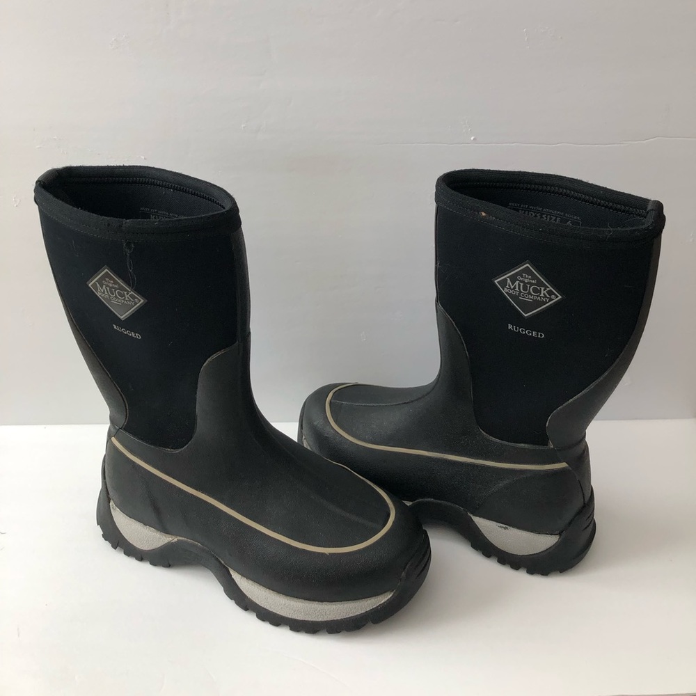 Kids Muck “Rugged” Boots Size 6 Excellent Condition